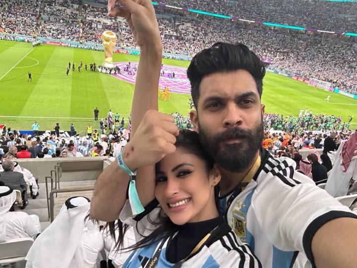 Mouni Roy FIFA World Cup 2022: कतर के दोहा में फुटबॉल मैच ‘फीफा वर्ल्ड कप 2022’ चल रहा है. हाल ही में, एक्ट्रेस मौनी रॉय और उनके पति सूरज नांबियार इस मैच का लुत्फ उठाने पहुंचे.