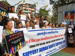 अमेरिका ने चीन के दो अधिकारियों पर लगाई रोक, तिब्बत में मानवाधिकार के उल्लंघन का आरोप