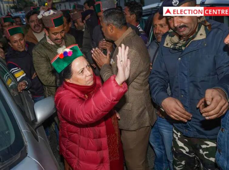 pratibha singh s reaction after sukhvinder singh sukhu elected as new cm of himachal pradesh Himachal Government Formation: ਸਵਾਲਾਂ ਦੇ ਜਵਾਬ ਦੇਣ ਤੋਂ ਟਾਲਾ ਵੱਟਦੇ ਨਜ਼ਰ ਆਏ ਪ੍ਰਤਿਭਾ ਸਿੰਘ, ਕਿਹਾ- ਪਾਰਟੀ ਹਾਈਕਮਾਂਡ ਦਾ ਫੈਸਲਾ ਮਨਜ਼ੂਰ ਹੈ