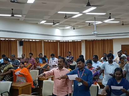 International Human Rights Day Karur District Collector taking pledge TNN சர்வதேச மனித உரிமைகள் நாள்: உறுதி மொழி எடுத்துக்கொண்ட கரூர் மாவட்ட ஆட்சியர்