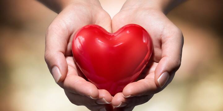 दिल के लिए अंकुरित मूंगफली बहुत ही फायदेमंद होता है. इसमें मौजूद मैग्नीशियम और पोटैशियम ब्लड सरकुलेशन को सही रखने में मदद करते हैं. अंकुरित मूंगफली में हेल्दी फैट्स होते हैं, जो दिल को हेल्दी रखते हैं. ब्लड प्रेशर और कोलेस्ट्रॉल का भी स्तर नियंत्रित रहता है ऐसे में दिल ठीक से काम करता है.