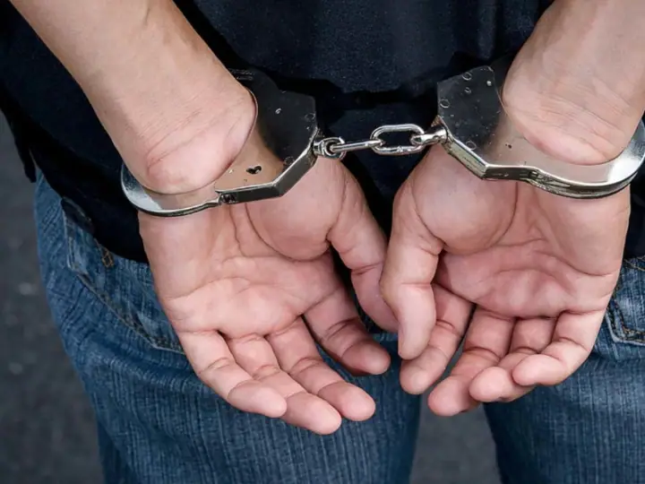 अश्लील कंटेंट वाले वॉट्सऐप ग्रुप में महिला का नंबर शेयर किया, पुलिस ने ऐसे धर दबोचा, पढ़ें पूरा मामला