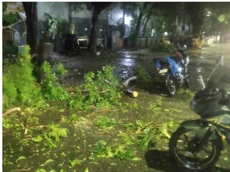 mandous cyclone crossed shore at mahabalipuram and formed and low depression Cyclone Mandous: கரையை கடந்த மாண்டஸ்..! ஆழ்ந்த காற்றழுத்த தாழ்வு மண்டலமாக வலுவிழந்த புயல்..! தற்போதைய நிலை என்ன..?