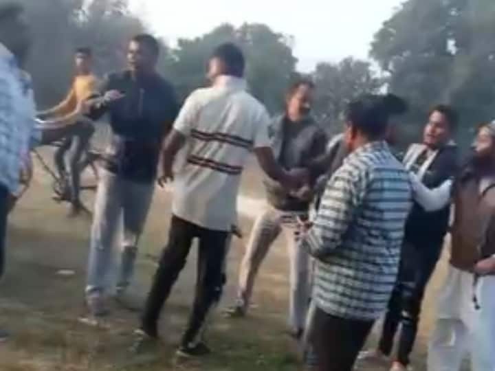 Fatehpur Uttar Pradesh petrol pump Owner beat brothers police register case after viral video ANN Fatehpur News: फतेहपुर में पेट्रोल पंप पर गेंद जाने से भड़का मालिक, तीन बच्चों की बेरहमी से पीटाई, मां ने दर्ज कराया केस