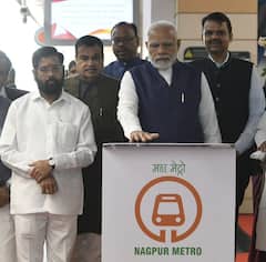 PM Modi Nagpur Visit: પીએમ મોદીએ નાગપુરમાં મેટ્રો સ્ટેશન પરથી ખુદ ખરીદી ટિકિટ ને કરી મુસાફરી, જુઓ તસવીરો