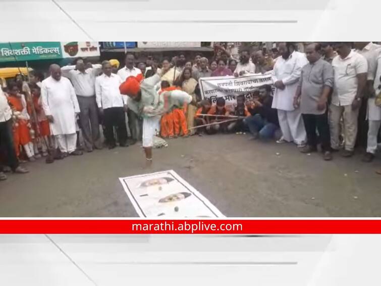 Limboomar agitation for the ouster of Governor Bhagat Singh Koshyari in kolhapur Bhagat singh koshyari : राज्यपाल भगत सिंह कोश्यारी यांच्या हकालपट्टीसाठी कोल्हापुरात लिंबूमार आंदोलन; शिवाजी पेठेतून दांडपट्टा लाठी असोसिएशनचा मोर्चा