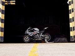 BMW S1000 फ्लॅगशिप बाईक आली; 999cc चे दमदार इंजिन, किंमत 24.45 लाख