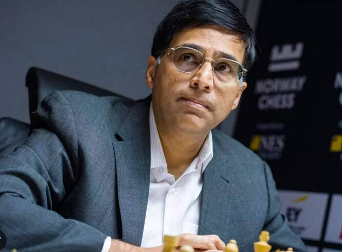 ஆறு வயதிலிருந்தே தனது அம்மாவுடன் சேர்ந்து செஸ் கற்றுக் கொண்டவர் விஸ்வநாதன் ஆனந்த்