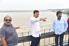 ముందు జాగ్రత్తల వల్లే నెల్లూరులో ప్రాణ నష్టం లేదు, వర్ష భయం ఉంది