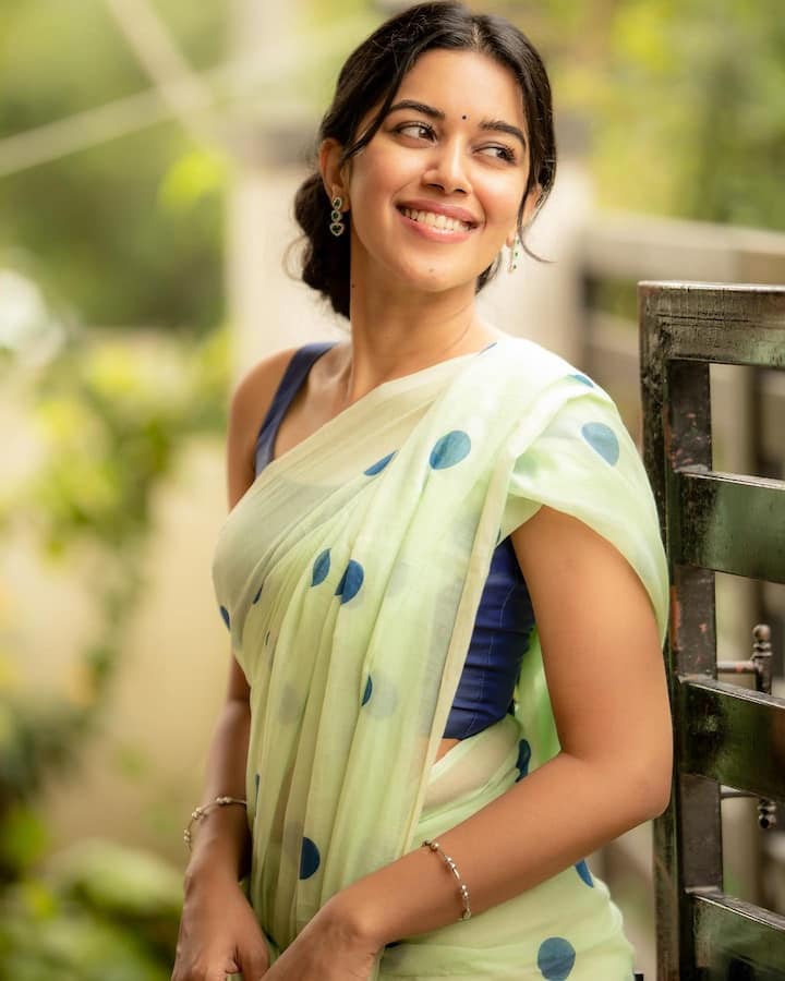 இவர் 2019-ம் ஆண்டு சூப்பர் டீலக்ஸ் திரைப்படத்தில் நடித்து தமிழ் திரையுலகிற்கு அறிமுகமானவர்.