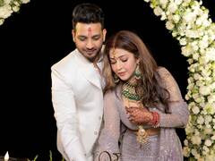 PICS: रोका सेरेमनी पर बेहद स्टनिंग लुक में नजर आईं सोनारिका भदौरिया, बॉयफ्रेंड संग दिए रोमांटिक पोज