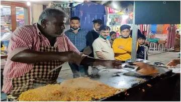 Viral Video: ਖਾਸ ਅੰਦਾਜ਼ 'ਚ ਚਾਚੇ ਨੇ ਪਰੋਸਿਆ ਡੋਸਾ, ਲੋਕਾਂ ਨੇ ਕਿਹਾ- 'ਇਹਦੇ ਹੱਥ ਤਾਂ ਕੰਪਿਊਟਰ ਤੋਂ ਵੀ ਤੇਜ਼ ਹਨ'