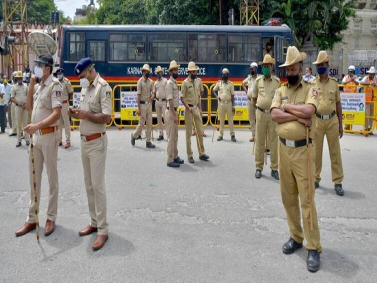 Bengaluru Couple Midnight Horror Rs 3000 Fine For Being Out At Night know detail இரவில் சாலையில் நடந்து சென்றதற்கு அபராதமா? ட்விட்டரில் கொந்தளித்த தம்பதி...நடந்தது என்ன? 