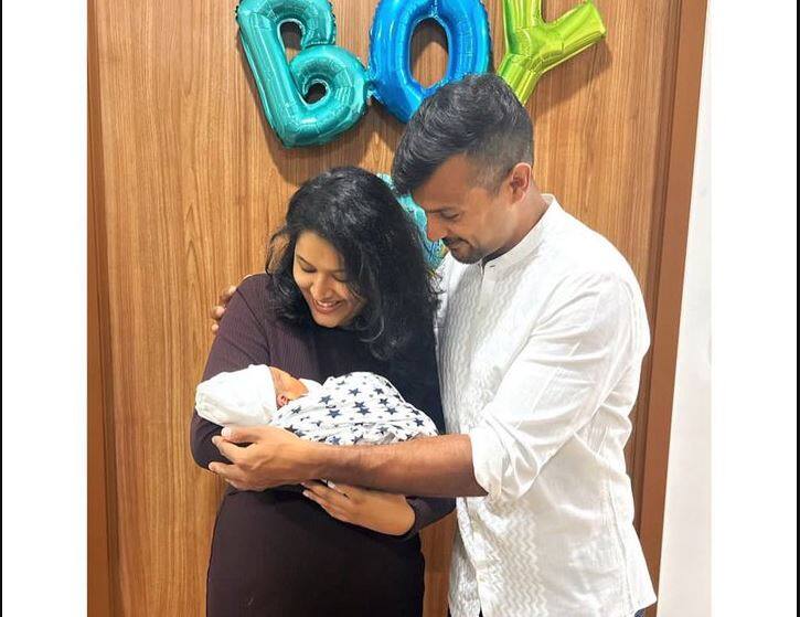 Mayank Agarwal welcomes son Aayansh with wife Ashita Sood Virat Kohli Anushka Sharma and others congratulate new parents Mayank Agarwal Becomes Father: ભારતીય ક્રિકેટર મયંક અગ્રવાલ બન્યો પિતા, વિરાટ-અનુષ્કાએ આપી શુભેચ્છા
