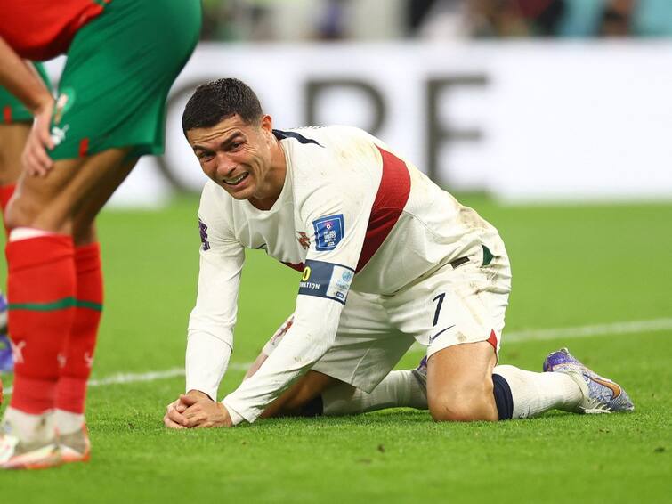 FIFA WORLDCUP 2022  Emotional Cristiano Ronaldo  tears after Portugal's defeat  Morocco FIFA WC quarter-final Watch Video: நொறுங்கிய கனவு..! மைதானத்திலே கண்ணீர்விட்டு கதறல்..! ரொனால்டோவின் வாய்ப்பு மறுக்கப்பட்டது ஏன்..?