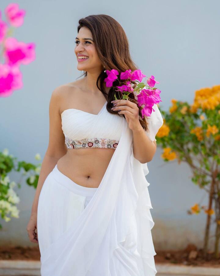 తెలుగుతో పాటు ఇతర భాషల్లోనూ నటిస్తోంది శ్రద్దా.Photo Credit@Shraddha Das/instagram