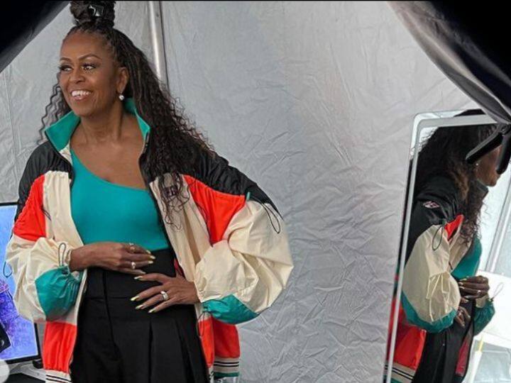 इससे पहले वह काफी कलरफुल कपड़े पहने भी बेहद खूबसूरत लग रही थीं, लेकिन इस बार उनका गेट-अप 90 के दशक की याद दिलाता है. ओवरसाइज़्ड पॉकेट्स वाली वाइड-लेग्ड जींस में वह ओल्ड एरा की हिरोइन की तरह नजर आ रही हैं.