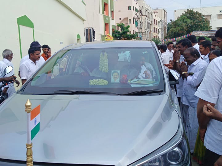 மாற்றுத்திறனாளியை கண்டவுடன் காரில் இருந்து இறங்கிய அமைச்சர் செந்தில் பாலாஜி - காரணம் என்ன..?