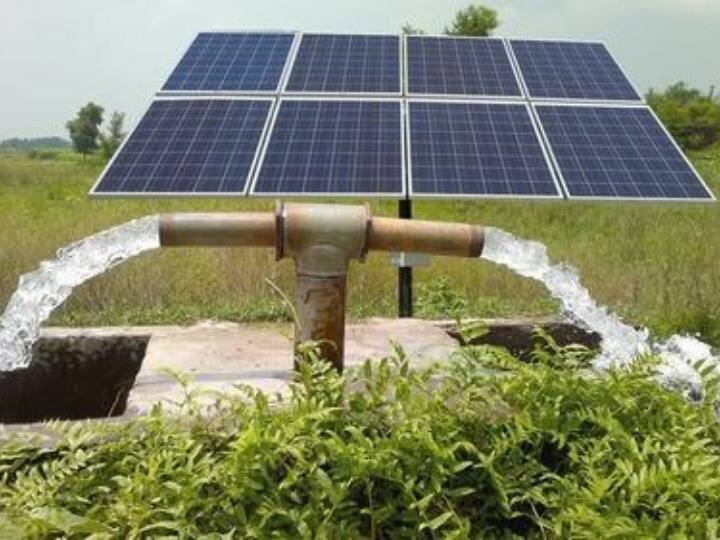 Government Scheme Farmers sitting at home from solar pump will earn lakhs Read Details Government Scheme: सोलर पंप से घर बैठे किसानों की होगी लाखों की कमाई, बस करना होगा यह काम 