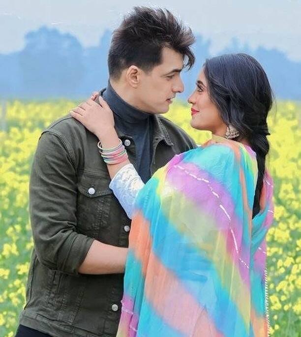 कहा जाता है कि, शो की शूटिंग के दौरान दोनों के बीच नजदीकियां बढ़ी थीं. हालांकि, डेली सोप खत्म होने के बाद दोनों का ब्रेकअप हो गया.