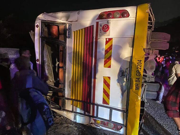 Pune Expressway Accident Accident of a private class trip bus Pune in Borghat two students died Marathi news Raigad Accident: सहलीसाठी गेलेल्या मुंबईतील खासगी क्लासच्या बसचा बोरघाटात अपघात, दोन विद्यार्थ्यांचा मृत्यू