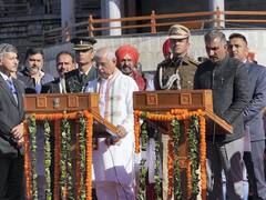 IN Pics: हिमाचल प्रदेश के CM की रेस से बाहर हुई प्रतिभा सिंह को मिला राहुल गांधी का सहारा, देखिए शपथ ग्रहण की शानदार फोटो