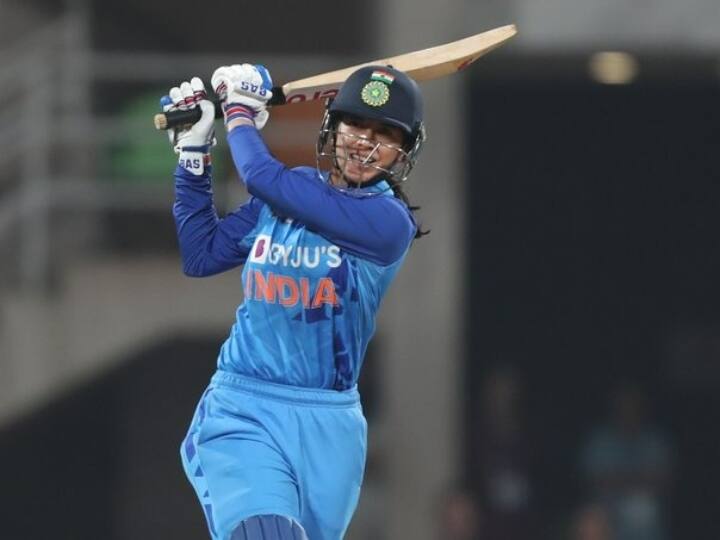 Indian women cricket team defeated Australia in the second T20 match super over INDW vs AUSW: टीम इंडिया की ऑस्ट्रेलिया पर धमाकेदार जीत, पढ़ें सांसें रोक देने वाला 'सुपर ओवर' का रोमांच