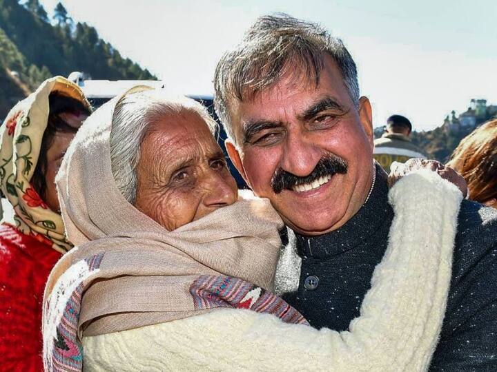 sukhwinder singh sukhu mother sansar devi reaction just before her son took oath as himachal Sukhwinder Singh Sukhu: ਬੇਟਾ CM ਬਣਨ ਜਾ ਰਿਹਾ ਸੀ, ਇਸ ਤੋਂ ਕੁਝ ਸਮਾਂ ਪਹਿਲਾਂ ਸੁੱਖੂ ਦੀ ਮਾਂ ਨੇ ਕੀ ਕਿਹਾ?