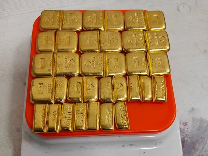 Delhi News Customs Department at Hyderabad airport gold seized from a passenger came from Dubai ANN Delhi News: हैदराबाद एयरपोर्ट पर दुबई से आए यात्री के बैग से मिला तीन किलो सोना, कीमत जानकर चौंक जाएंगे