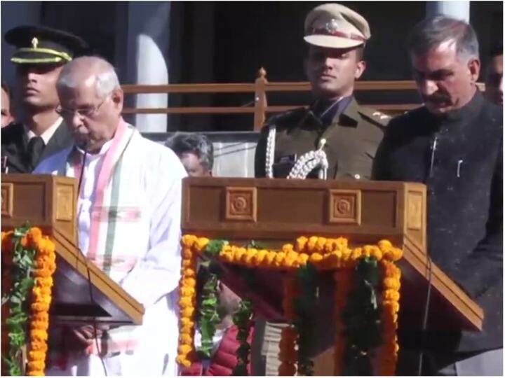 Himachal Government Formation Sukhwinder Singh Sukhu takes oath as CM and Mukesh Agnihotri becomes Deputy Chief Minister Himachal Government Formation: हिमाचल में सुखविंदर सिंह सुक्खू ने ली CM पद की शपथ, मुकेश अग्निहोत्री बने उपमुख्यमंत्री