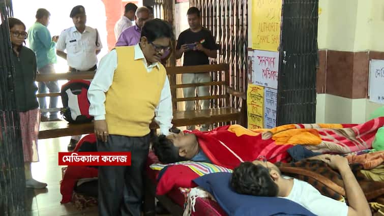 Hunger Protest By A Section Of Medical Students At Kolkata Medical College Continues Even Though 3 Fall Sick Kolkata News: অসুস্থ ৩ অনশনকারী,  এখনও সংঘাত কমার লক্ষণ নেই কলকাতা মেডিক্যালে