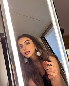 ब्लैक बॉडीकॉन ड्रेस में Rakul Preet Singh ने ढाया कहर, स्लिम फिगर देख दिल हार बैठे फैंस