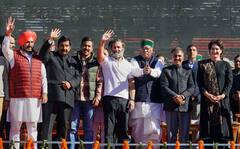 IN Pics: हिमाचल प्रदेश के CM की रेस से बाहर हुई प्रतिभा सिंह को मिला राहुल गांधी का सहारा, देखिए शपथ ग्रहण की शानदार फोटो