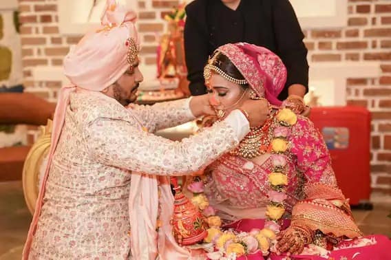 Paritosh Tripathi Wedding : छोट्या पडद्यावरील 'मामा जी' या नावाने प्रसिद्ध असलेला अभिनेता परितोष त्रिपाठी लग्नबंधनात अडकला आहे