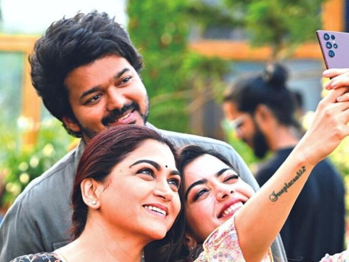 Thalapathy Vijay: கையில் காப்பு.. நீதிபதி திருமணத்திற்கு மாஸாக வந்த விஜய்..வைரல் வீடியோ!