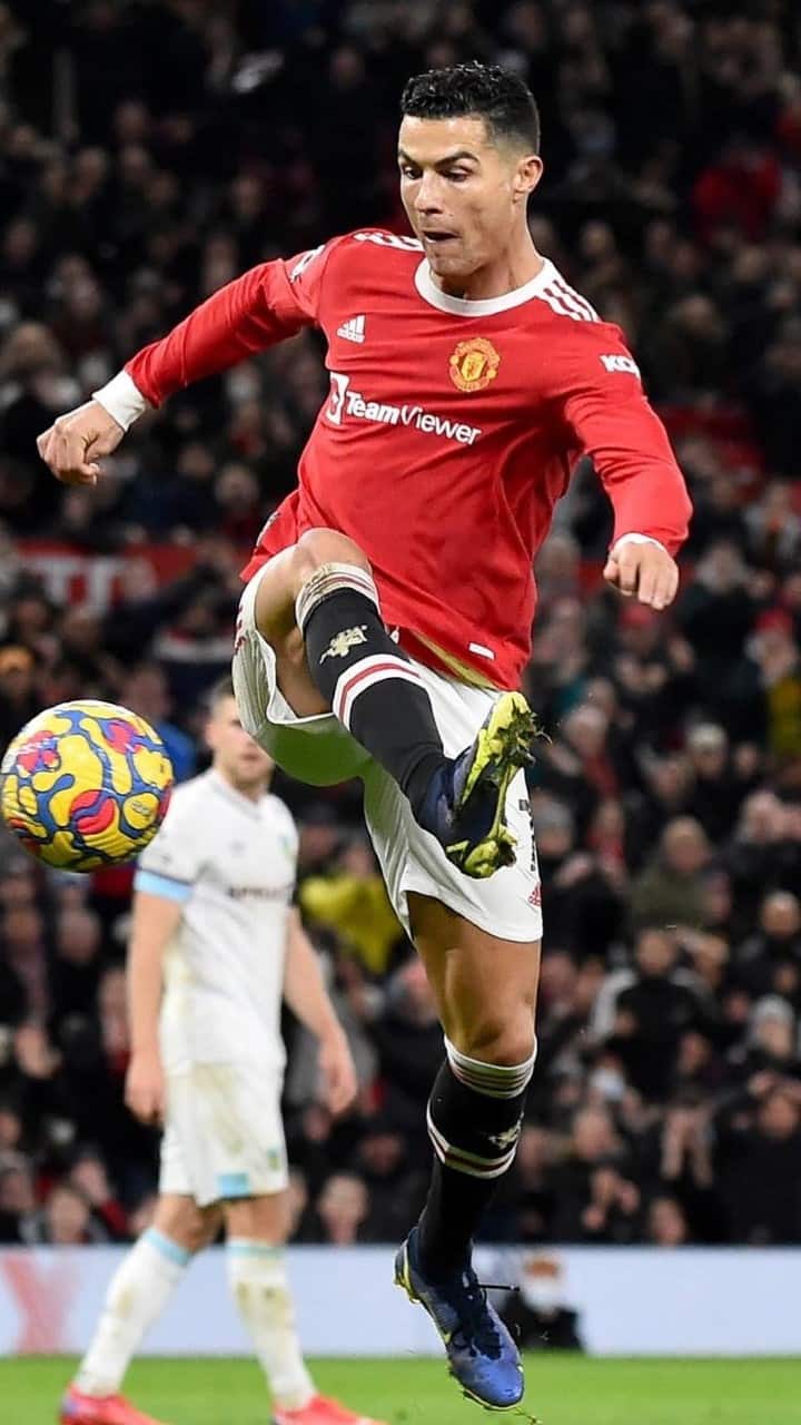 இதனால், மைதானத்திலேயே ரொனால்டோ கதறி அழுதார்.