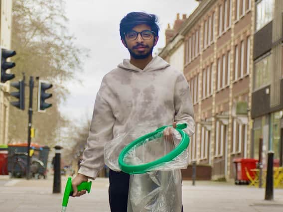 Indian Student Vivek Gurav Street Cleaning Mission Trends in UK as Plogging Trending Plogging: આ ભારતીય યુવકે બ્રિટનમાં વગાડ્યો ડંકો, 'દેશી અભિયાન'ને બનાવ્યો હિરો