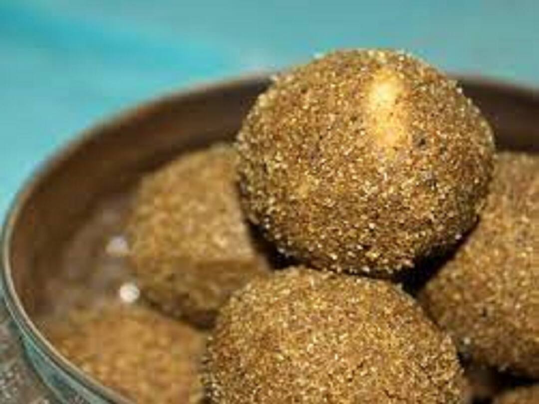 how to prevent cold winds bad effect in winter season bajra jaggry sesame laddoo are best in cold prevention बाजरा-गुड़ और तिल के ये लड्डू हैं सर्द हवाओं से बचने का देसी नुस्खा... पास नहीं फटकेगी बॉडी पेन और कोल्ड की समस्या