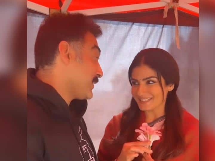 Raveena Tandon makes funny reel video with Manav vij watch here Raveena Tandon Video: टूटी-फूटी इंग्लिश बोलती दिखीं रवीना टंडन, सोशल मीडिया पर छाया एक्ट्रेस का ये वीडियो