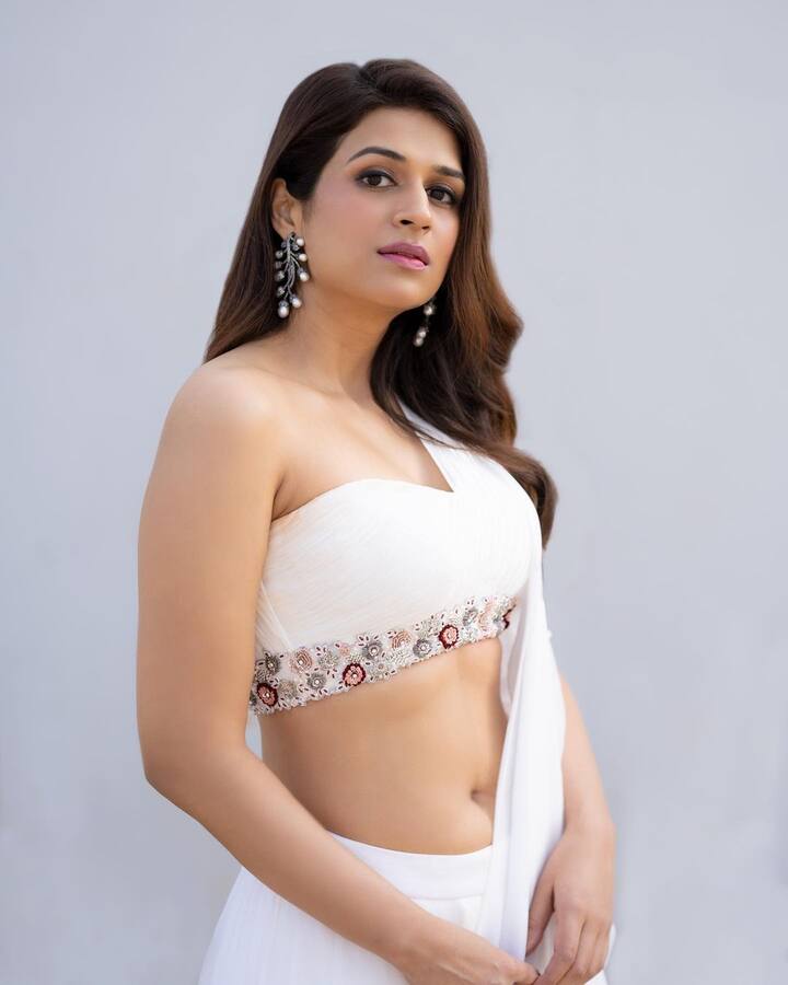సోషల్ మీడియాలోనూ యాక్టీవ్ గా ఉంటుంది శ్రద్దా. Photo Credit@Shraddha Das/instagram