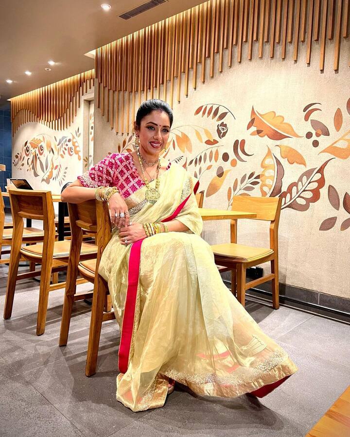 'Anupamaa' fame actress Rupali Ganguly has been a part of the television industry for over two decades. The seasoned actress best known for her character 'Monisha' and now 'Anupamaa', charges Rs 3 lakh, per episode.