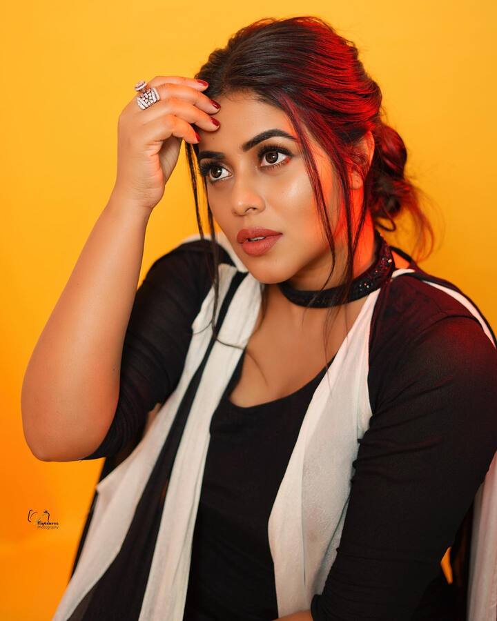 బొద్దుగా మారినా కూడా అందంగా ఉంటుంది పూర్ణ. -Image Credit: Shamna Khasim/Instagram