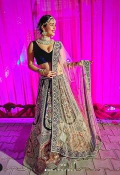 Neha Malik: ਡਿਜ਼ਾਇਨਰ ਲਹਿੰਗਾ, ਮਾਂਗ ਟਿੱਕਾ ਤੇ ਹੈਵੀ ਨੇਕਲੈੱਸ ਪਹਿਨੇ ਵੈਡਿੰਗ ਲੁੱਕ 'ਚ ਬੋਲਡ ਨਜ਼ਰ ਆਈ ਇਹ ਅਦਾਕਾਰਾ, ਵੇਖੋ ਤਸਵੀਰਾਂ