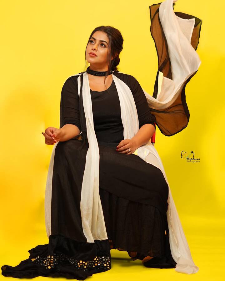 పూర్ణ అందమైన ఫోటోలు -Image Credit: Shamna Khasim/Instagram