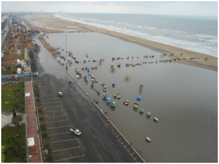 तमिलनाडु में तट पार करने के बाद चक्रवाती तूफान मैंडूस कमजोर, 4 की मौत, जानिए ताजा हालात Tamilnadu Cyclone Mandous weakens after crossing coast Nadu 4 dead know latest situation तमिलनाडु में तट पार करने के बाद चक्रवाती तूफान मैंडूस कमजोर, 4 की मौत, जानिए ताजा हालात