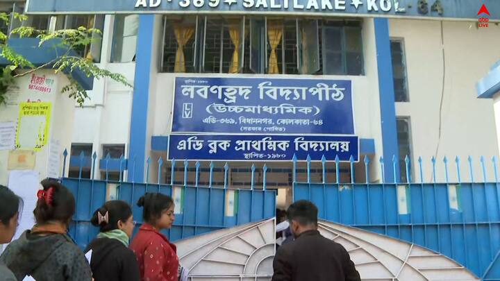 আজ পরীক্ষাকেন্দ্রগুলিতেও কড়া নিরাপত্তা ছিল।  পরীক্ষাকেন্দ্রের ফটকে বসানো হয় মেটাল ডিটেক্টর। ছিল সিসিটিভি-র বন্দোবস্ত।