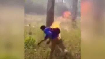 Shocking Video: ਪੈਟਰੋਲ ਅਤੇ ਅੱਗ ਨਾਲ ਖੇਡਣਾ... ਪੈ ਗਿਆ ਮੁੰਡੇ ਨੂੰ ਭਾਰੀ, ਪਹੁੰਚਿਆ ਹਸਪਤਾਲ, ਦੇਖੋ ਵੀਡੀਓ Shocking Video: ਪੈਟਰੋਲ ਅਤੇ ਅੱਗ ਨਾਲ ਖੇਡਣਾ... ਪੈ ਗਿਆ ਮੁੰਡੇ ਨੂੰ ਭਾਰੀ, ਪਹੁੰਚਿਆ ਹਸਪਤਾਲ, ਦੇਖੋ ਵੀਡੀਓ