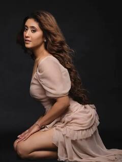 Television : ડેટિંગની અફવાઓ વચ્ચે આ અભિનેત્રીએ શેર કરી ગ્લેમર તસવીરો, સાથે લખ્યું કે, હું...