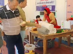 Joshimath News: जोशीमठ खंड विकास कार्यालय में संडे मार्केट के तहत महिलाओं ने लगाया स्थानीय बाजार, मिल रहा ये फायदा