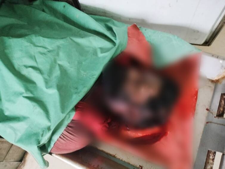 Yanam crime news extra marital relationship man attacked with knife on friend DNN Yanam Crime : భార్యతో చనువుగా స్నేహితుడు, కత్తితో దాడి చేసిన భర్త!